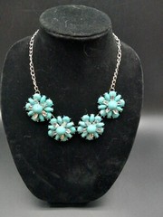 turquoise plastic stone 4 flowered, silver tone metal, rhinestone necklace 16″