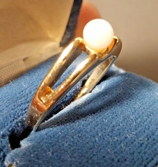 NOS Vintage 1985 Avon Genuine Cultured Pearl Ring Size 8 18K HGE Blue Velvet Box