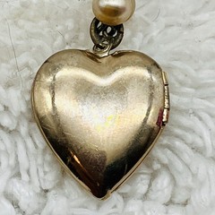 Vintage Charm Bracelet Heart Locket Opens Faux Pearls Fits 6.75″ Wrist
