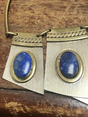VINTAGE MIXED METALS BRASS AND SILVER COLORED LAPIS LAZULI HAND MADE NECKLACE