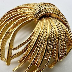 VTG MONET Cordelia Mirador Brooch Gold Tone Fire Works Knotted Rope Pin 2”