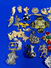 34 80s 90s Brooches Unsigned & Signed Krementz Avon KJL PS Co Batya Roman JJ AJC
