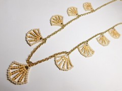 White Peach Acrylic Rhinestone Gold Tone Metal Fan Dangle Chain Necklace Vintage