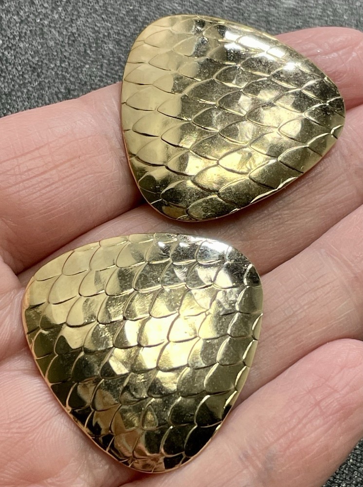Vintage 1.3” Triangular Textured Gold Tone Retro Drop Earrings