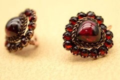 Vintage Unbranded Garnet Heart Motif Earrings (Almandine Garnet) F012
