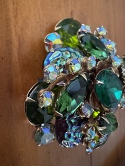 JULIANA DELIZZA and ELSTER LARGE GOLD TONE GREEN RHINESTONE BROOCH