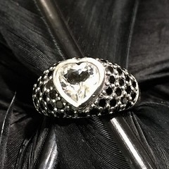 BEAUTIFUL ESTATE STERLING SILVER CUBIC ZIRCONIA ONYX HEART BAND RING SIZE 6 3/4