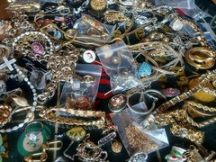 Estate Find Costume Jewelry Lot-Brooches Earrings Necklaces Rings & More (R)