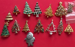 VINTAGE CHRISTMAS TREE BROOCH PIN LOT BOOK PIECE WEISS JJ ATTRUIA 1928 MCM 16p N