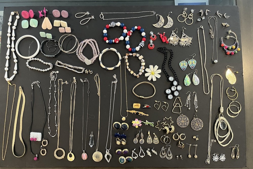 Estate Sale Find Vintage Costume Jewelry Lot 100+ Pieces