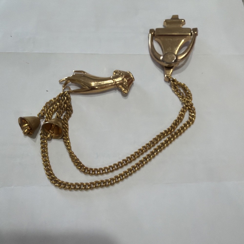 CORO GOLD TONE VINTAGE 1940’s DOOR KNOCKER WITH HAND CHAIN AND BELLS BROOCH SET
