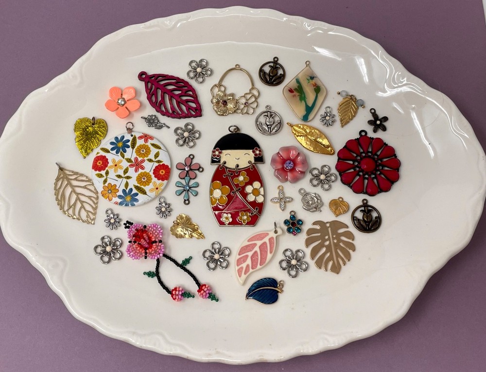 Lot Vtg & Modern Flower Leaf Pendants Findings Jewelry Craft Art Repurpose 2