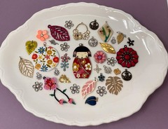 Lot Vtg & Modern Flower Leaf Pendants Findings Jewelry Craft Art Repurpose 2