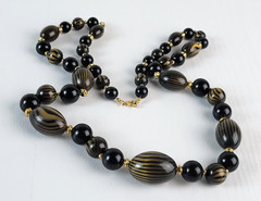 Vintage Black And Gold Color Fusion Plastic Beaded Necklace 30″ Spring Ring