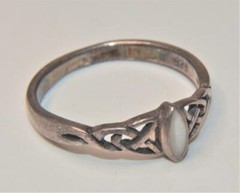 Vintage Stamped 925 Sterling Silver Celtic MOONGLASS Ring Size 4 Weight 1.03g