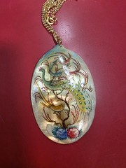 PERSIANANTIQUE BIRDS AND PAVO MINIATURE MOTHER OF PEARL PENDANT NECKLACE