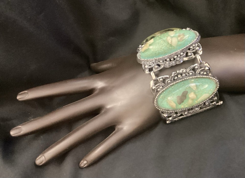 SELRO SELINI Sea Foam Green Confetti Lucite Chunky Bracelet 7.5”