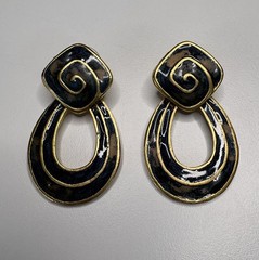 Vintage-Gold Tone Door Knocker Navy Pierced Earrings Enamel No Brand
