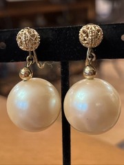 Vintage Napier Huge Pearl Cabochon Filigree Gold Dangle Drop Clip On Earrings
