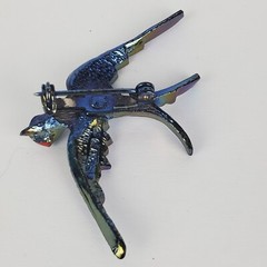 Vintage Gerry’s Iridescent Blue Purple w/ Gold Accents Red Eyes Bird Brooch Pin