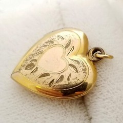 Vintage Heart Shaped Locket, 7/8 Inch Tall, Yellow Gold Filled, Well Loved, Pho
