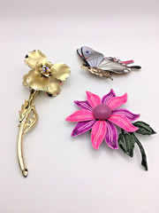 Vintage Enamel / Gold Tone Flower Pin / Brooch Lot – Mixed Materials – 1 Signed