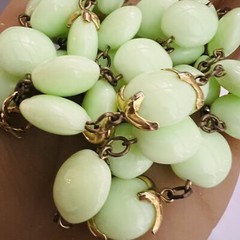 Crown Trifari Green Faux Jade Lucite Bead Beaded Long Gold Necklace 60s 36“ 1214