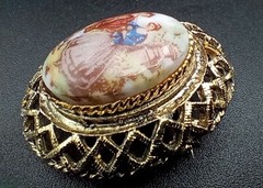 Pendant Necklace Brooch Set Vintage Germany Courting Scene 21 In Gold Tone Chain