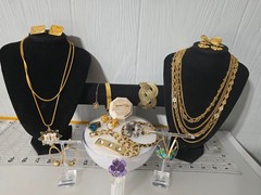 Nice Versatile Mixed metals materials Gold/Silver tone Lot Jewelry some Signed