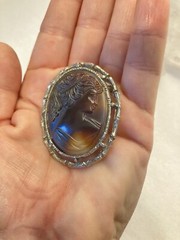 Cameo Brooch brown swirled & gold tone vintage pin