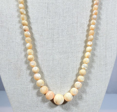 Vintage Mother of Pearl Graduated Bead Necklace 36″ Peach Cream MOP Barrel Clasp