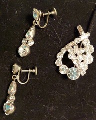 Vtg Brooch Rhinestone Round Baguette Pear Crystal Pendant Dangle Earrings 40era