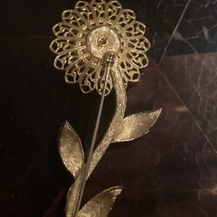 VTG Filigree Flower Brooch Pin w Clear AB Margarita Rivoli Crystal Gold Tone 4”