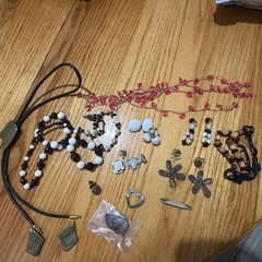 Very Vintage Lot of Costume Jewelry Pieces 17 Pc Project Wearable Signed Stamp88