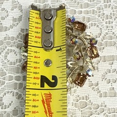 Lisner Vintage Broche Signed 2” D