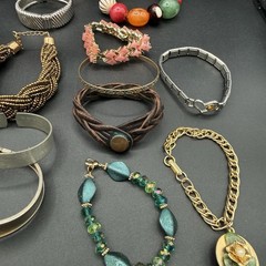 Vintage Bracelet Lot Of 31 Bracelets Costume Jewelry