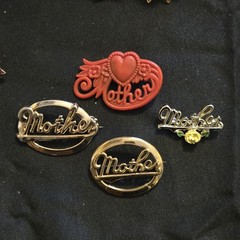 22 VINTAGE BROOCH COSTUME JEWELRY LOT HEARTS MOTHERS DAY FLOWER AVON JJ GERRYS
