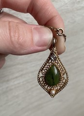 VTG Jade Nephrite Diamond Chip Gold Tone Filigree Cultured Pearl Necklace 18″