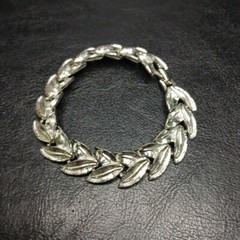 Vintage Textured And Polished Leaves Link Bracelet Silver Tone. 10883