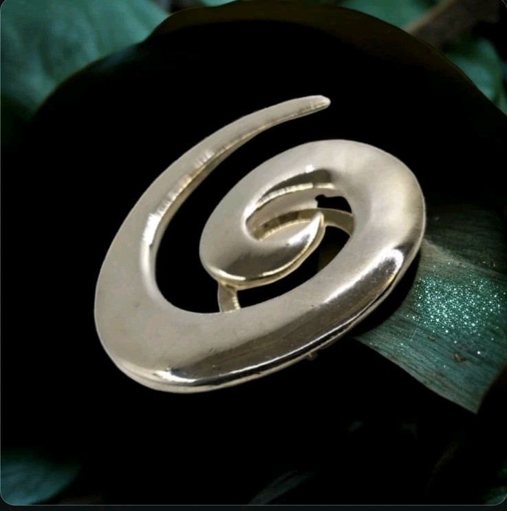 M Jeny Designer Brooch Vintage 1950s 1970s Enameled Silver Tone Swirl Jewelry