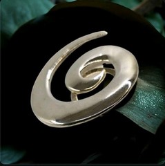 M Jeny Designer Brooch Vintage 1950s 1970s Enameled Silver Tone Swirl Jewelry