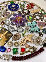 Lot Vintage & Modern Jewelry Parts Broken Repurpose Craft Rhinestones Harvest Y