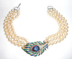 Vtg Signed JOMAZ 3 STRAND fauxPEARL NECKLACE Peacock Feather motif/Faux Sapphire