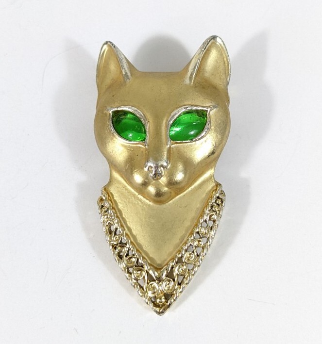 Egyptian Style Green Eyed Cat Head Brooch – Gold Toned Vintage AJC pin