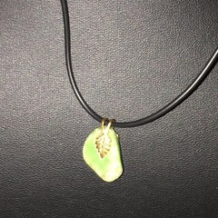 Vintage Green Stone Leaf Pendant Necklace Black Cord Gold Tone Silver Clasp Y2K