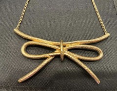 vintage Lucia gold-tone textured bow statement necklace 17 -20 in