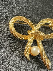 AAI Signed 2” Glass Pearl Bow Vintage Brooch Pin