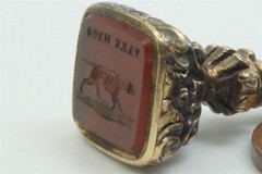 ANTIQUE ENGLISH GOLD CARNELIAN AGATE FOB SEAL DOG ‘TAKE HEED’ c1840