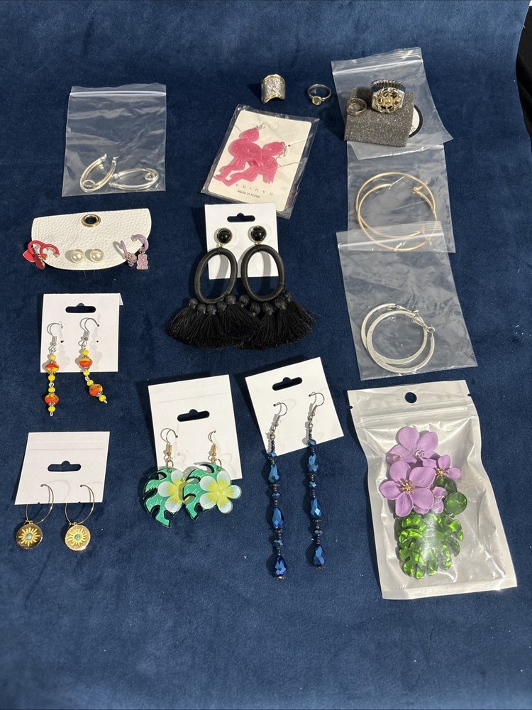 Costume Jewelry Woman’s Earrings, Rings 18 Pieces