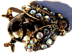 VINTAGE STUNNING AURORA BOREALIS CRYSTAL LUCITE BUG SIGNED AJC PIN BROOCH